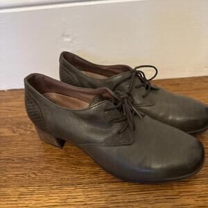 Dansko Womens Louise Oxford Shoes Sz 41/ 10.5 Olive Green Leather Lace Up